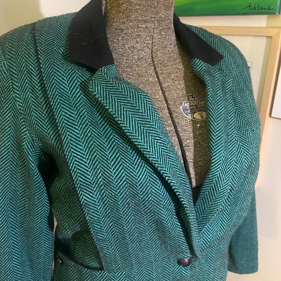 Vintage Teal Herringbone Cropped Blazer with Black Velvet Collar - Picture 2 of 10
